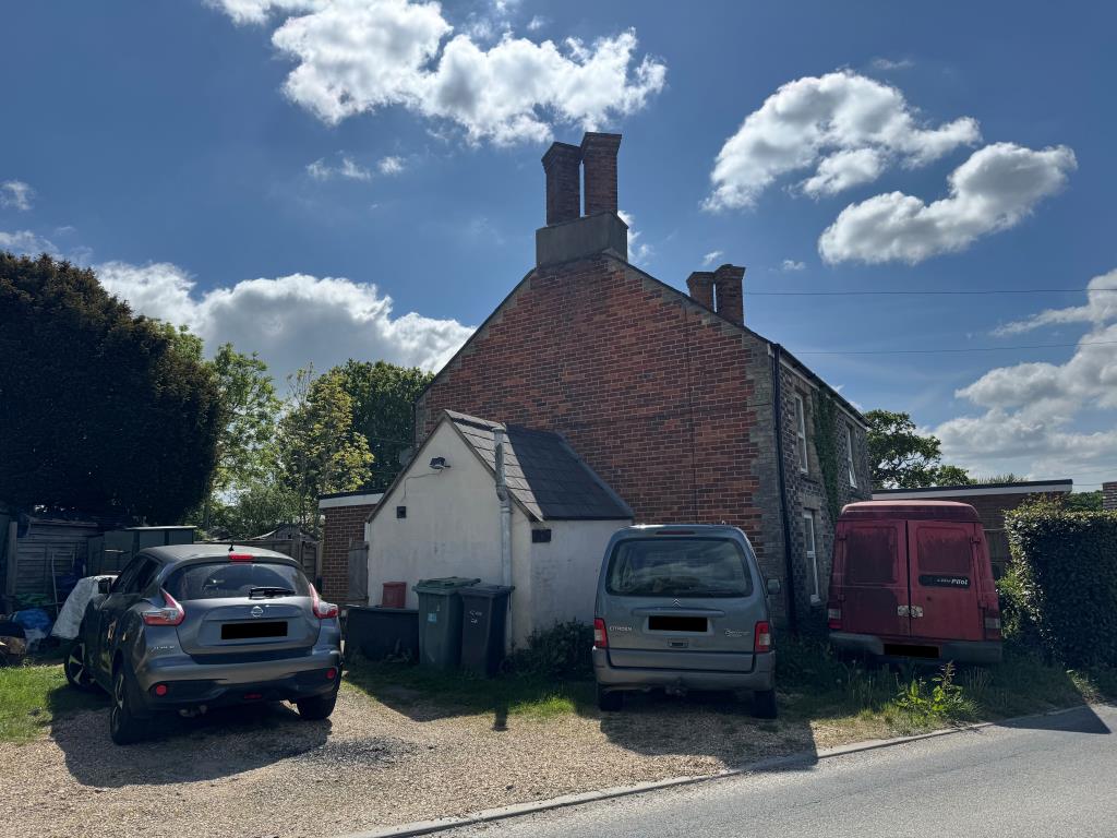 Lot: 102 - PAIR OF FREEHOLD COTTAGES IN A POPULAR VILLAGE LOCATION - A Side View of the Two Cottages